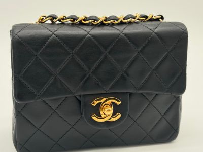 Chanel Chanel Mini vintage lambskin flap bag 24kt hardware — photo 2