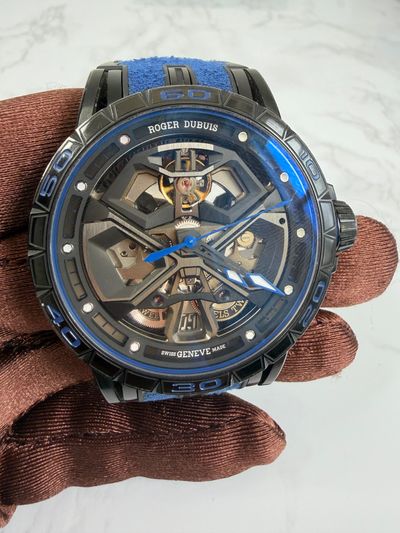 Roger Dubuis Roger Dubuis Excalibur Spider Huracan Skeleton carbon fiber blue Black dial Watch Only DBEX0749 Preowned Automatic — photo 4